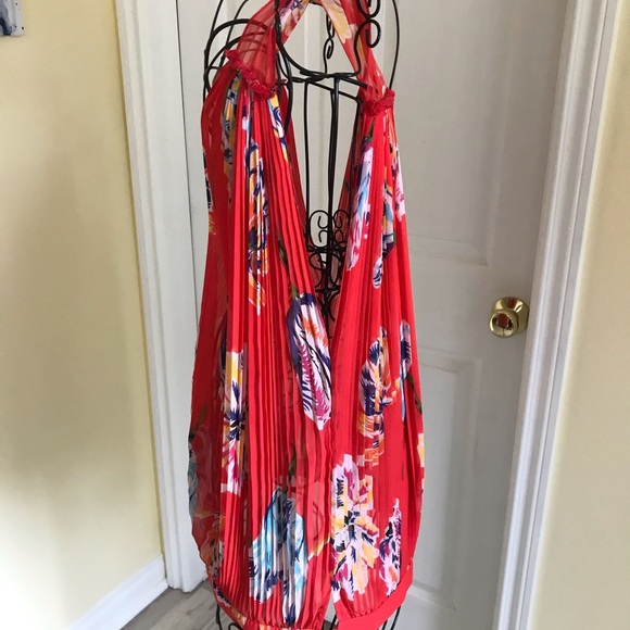 HOST PICK! Free People Flowy & Floral Top w/pleating Super Sexy Size Small - Picture 4 of 10
